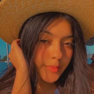 Meet your Posher, Mia